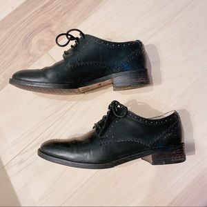 Clarks black leather women shoes, US 6